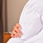 Ковдра літня полуторна 140х210 см IDEIA, антиалергенна, біла, легка для літа